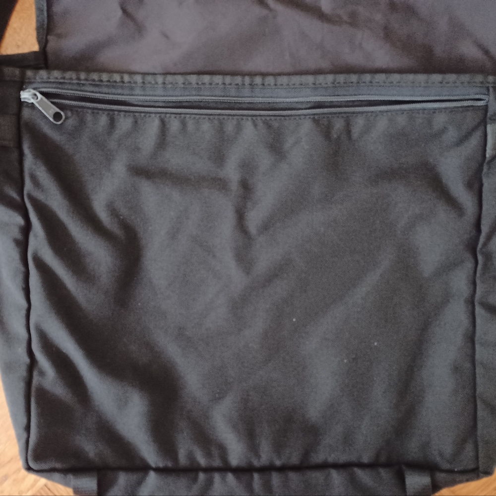 Manhattan Portage Black Messenger Bag - Picture 3 of 12